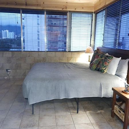 Hawaiian King Apart otel Honolulu Oda fotoğraf